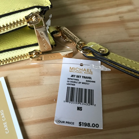 Michael Kors wallet🎈🎈 - Picture 5 of 8